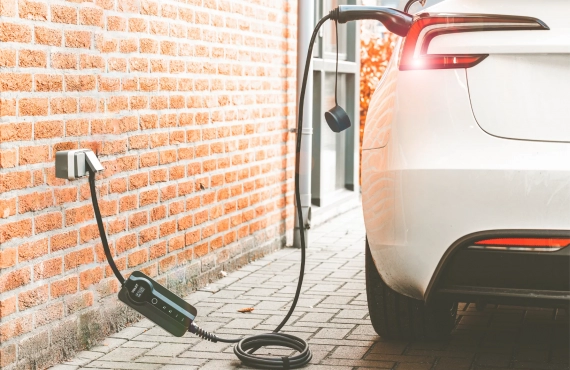 Peut-on recharger une voiture électrique sur une prise classique ?